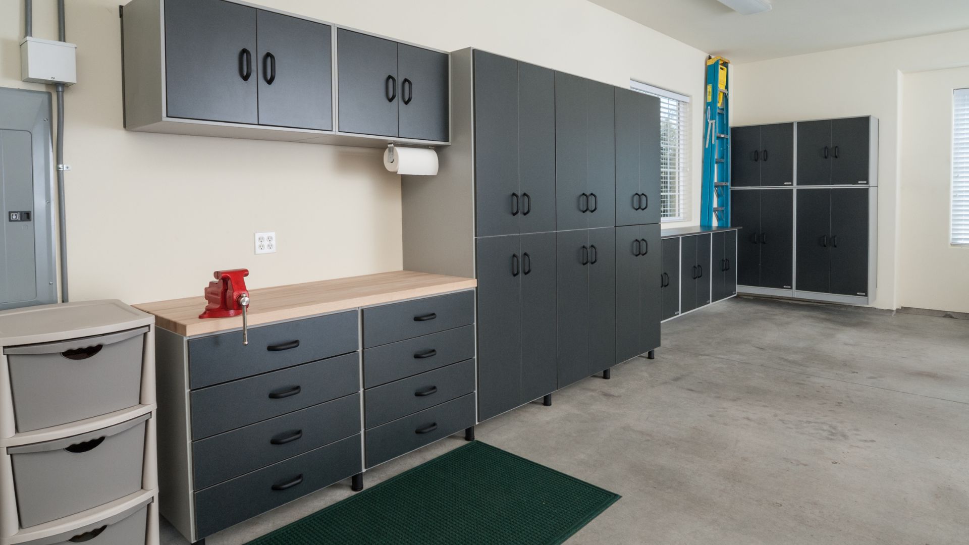 A room with a bunch of cabinets and drawers